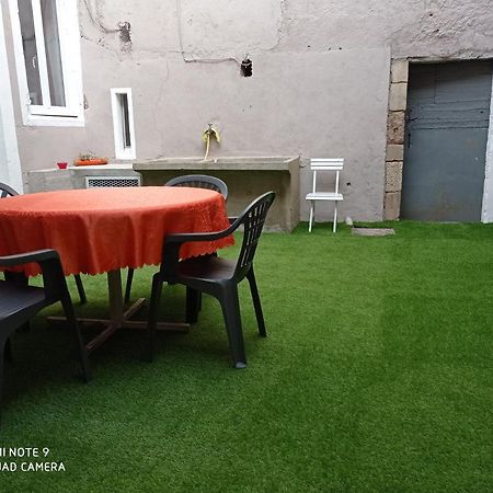 Le Gite De Flavie Montpeyroux  Extérieur photo