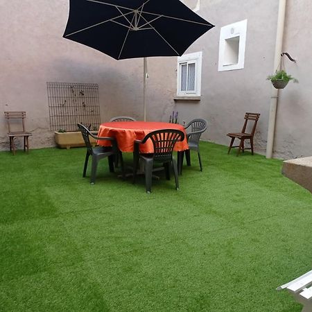 Le Gite De Flavie Montpeyroux  Extérieur photo