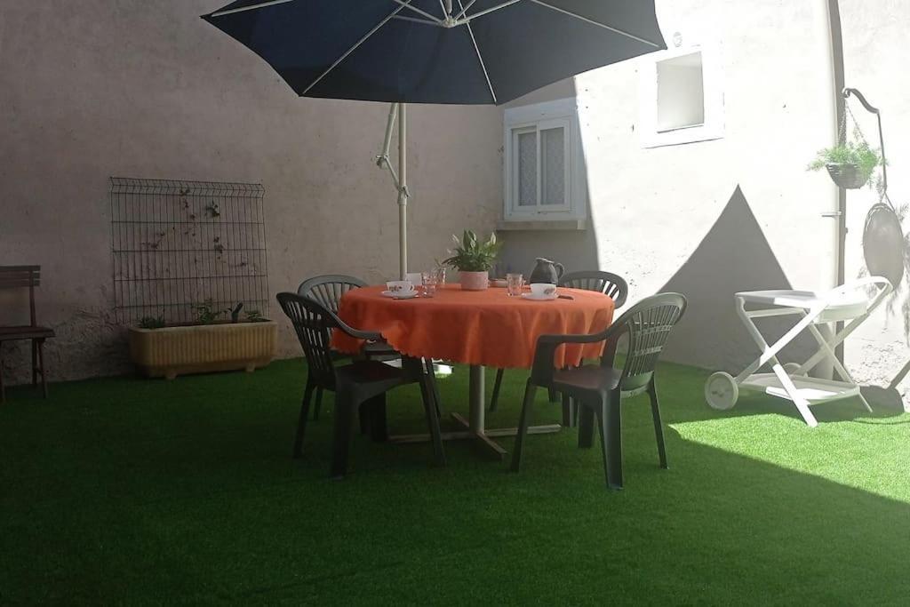 Le Gite De Flavie Montpeyroux  Extérieur photo